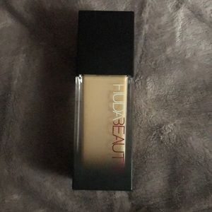 Huda Beauty FauxFilter Foundation in Angel Food